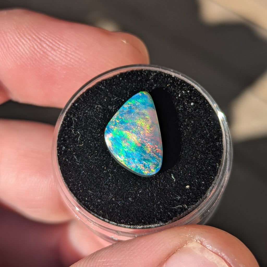 2.95ct White Cliffs crystal opal doublet